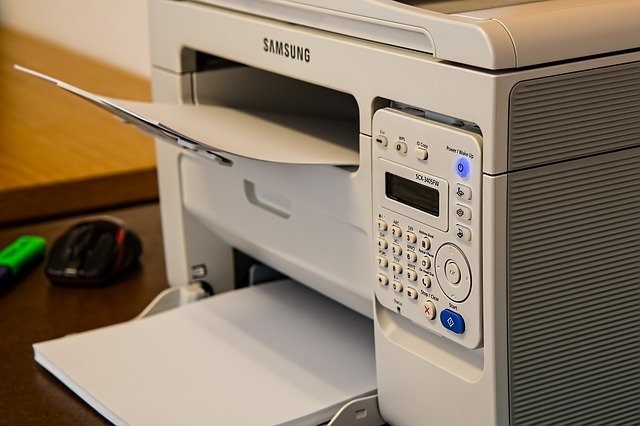 まだまだ現役なFAXの画像